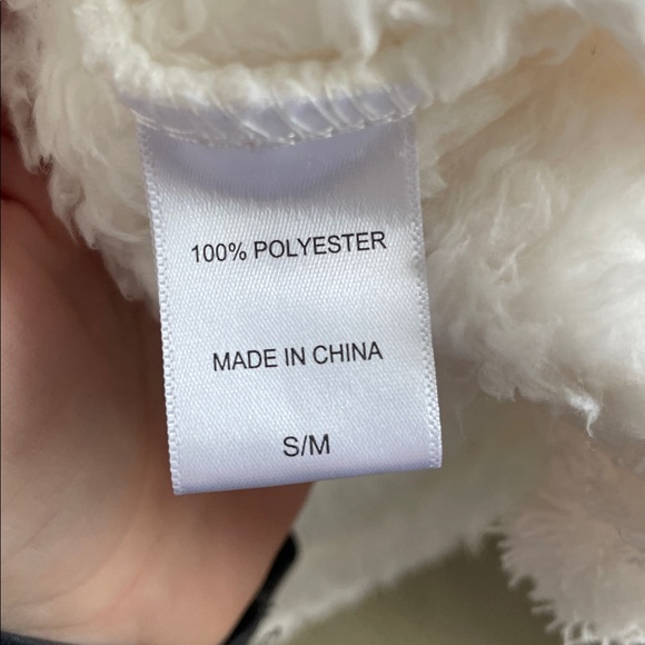 ULTA Fuzzy Robe - Picture 12 of 14